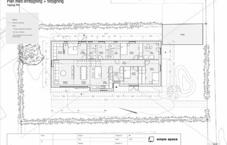 Plantegning af enfamiliehus med ombygning og tilbygning, der viser rumfordeling, arealer og funktioner samt markering af nye bygningsdele i projektet.